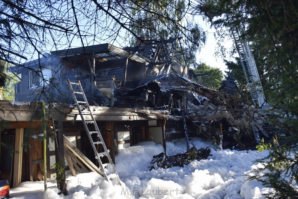 Grossfeuer Einfamilienhaus Siegburg Muehlengrabenstr P1206.JPG - Miklos Laubert